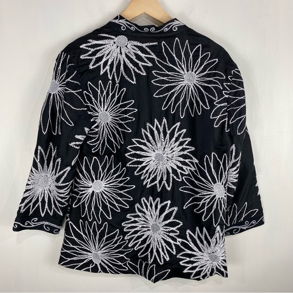 Chico's 100% Silk Floral Flower Embroidered Open Front Blazer Jacket Size 1 - Picture 4 of 4